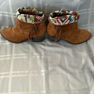 ❤️Zigisohn ankle boots. Super cute with a little heel